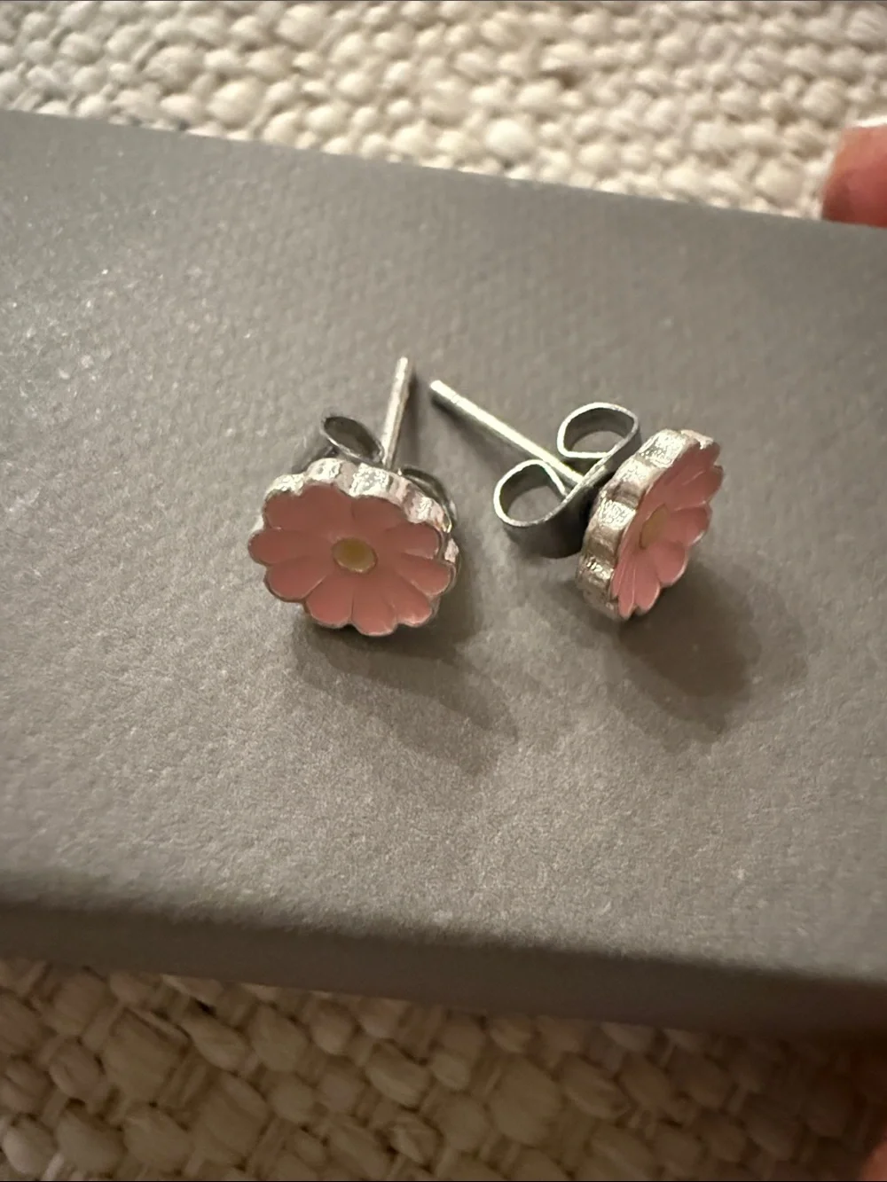 Adorable!!! Pink Daisy Flower Stud Earrings